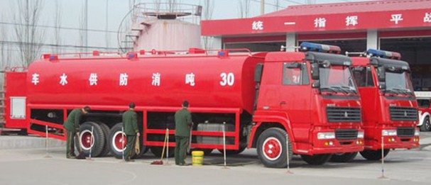斯太尔森林消防洒水车30吨