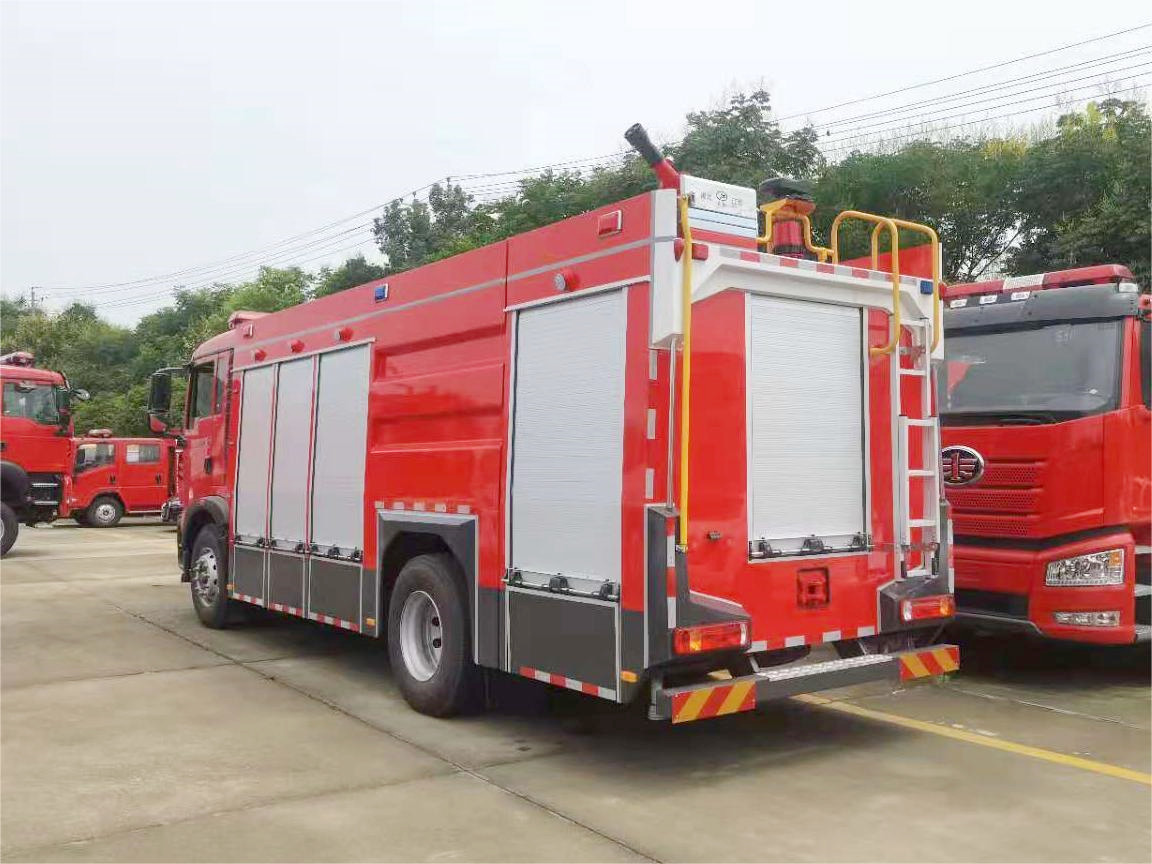 重汽豪沃单排座消防车
