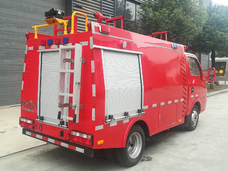 东风单排座蓝牌水罐消防车