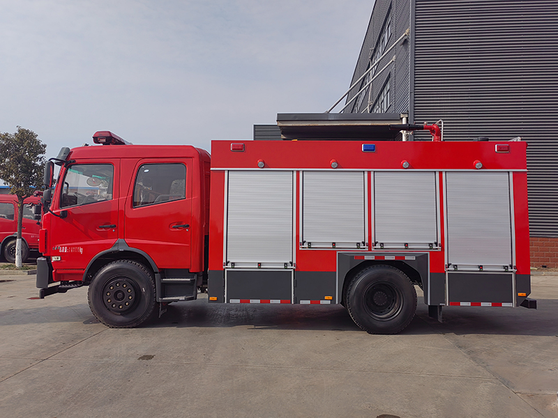 东风145水罐消防车