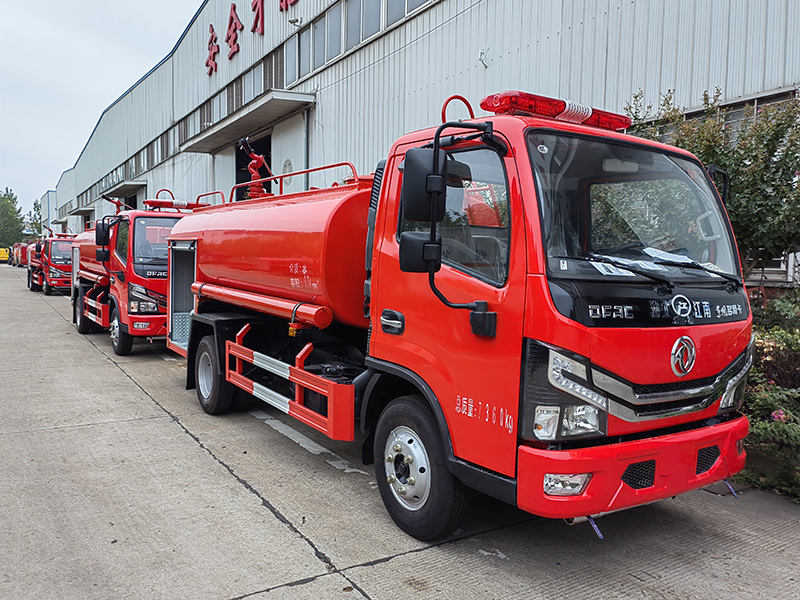 东风 4.5 吨消防洒水车