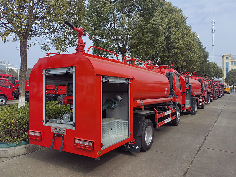 东风 4.5 吨消防洒水车