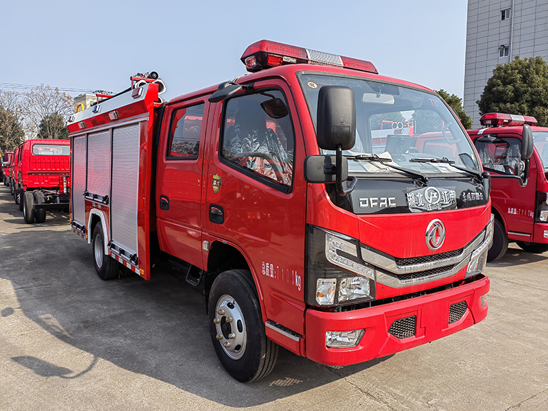 东风 2.5 吨泡沫消防车