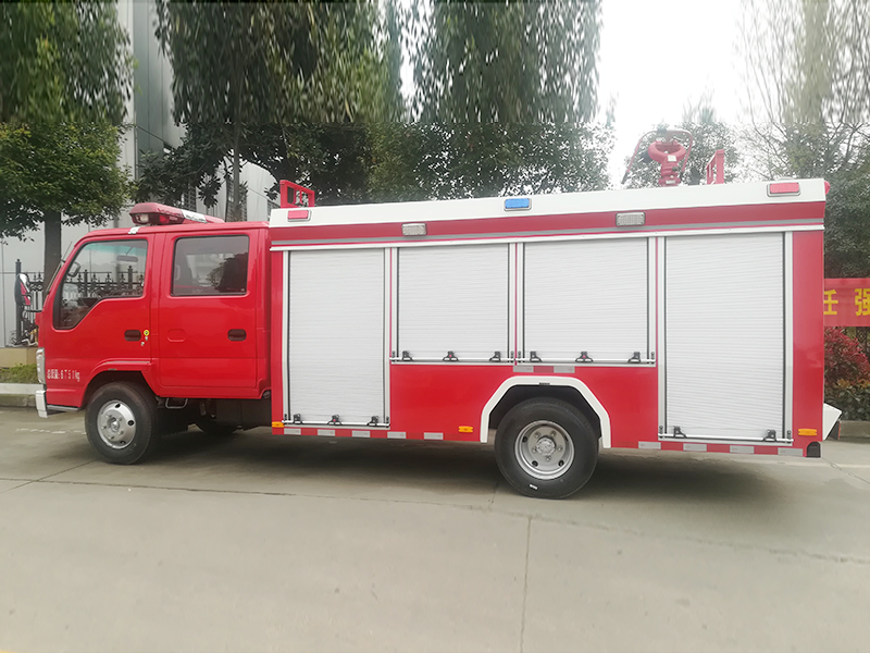 五十铃 3 吨泡沫消防车